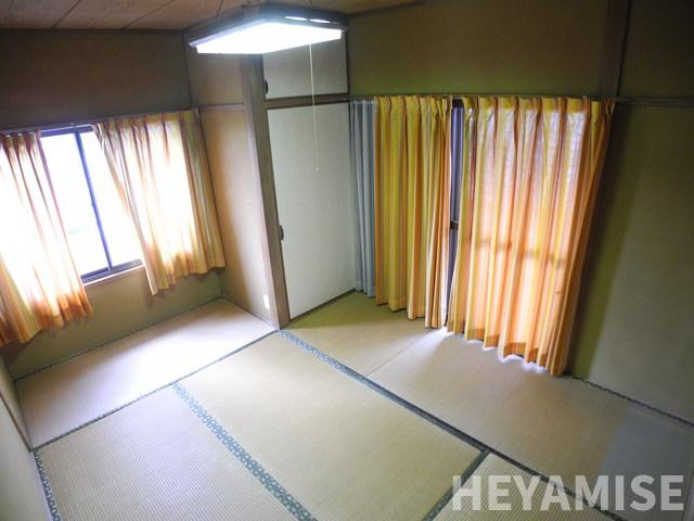 鳴滝貸家（左）の和室