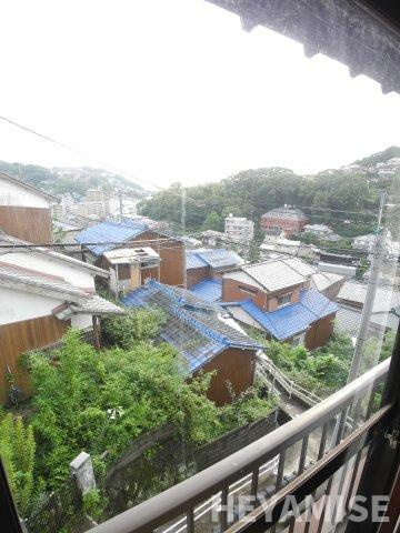 鳴滝貸家（左）の展望