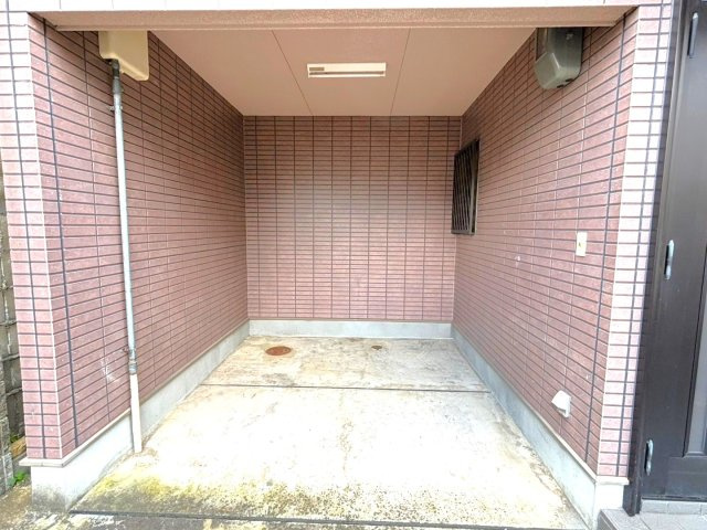 地下鉄東西線・京阪京津線『御陵』駅徒歩６分●４ＬＤＫ＆天井収納付き●車庫駐車１台可●山科区御陵久保町の駐車場|車庫