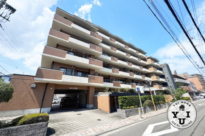 【外観】 | グラン・ドムール伏見北 | 近鉄『伏見駅』徒歩7分、地下鉄烏丸線『竹田駅』徒歩11分。京阪『墨染駅』へも徒歩12分でアクセスでき、通勤通学にも便利です。