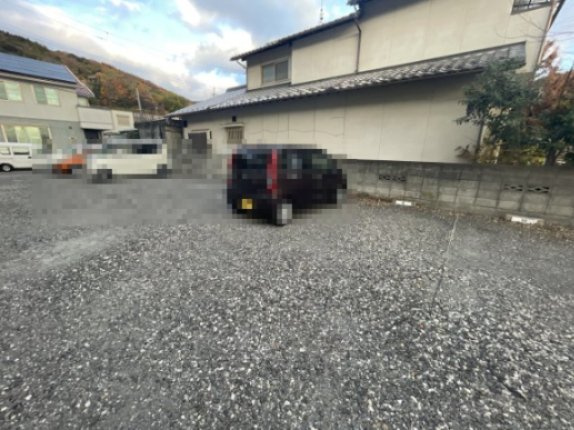 アヴァンセの駐車場