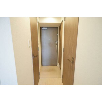 【玄関】 | La Douceur西天満 | 広めの玄関です。靴の収納のは困りません。