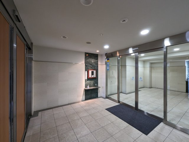 藤和シティホームズ蔵前駅前のエントランス|エントランス風除室