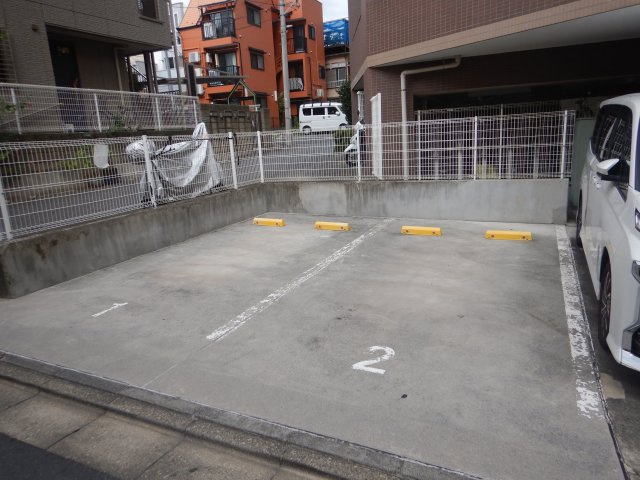 ヴィア・シテラ・東京の駐車場