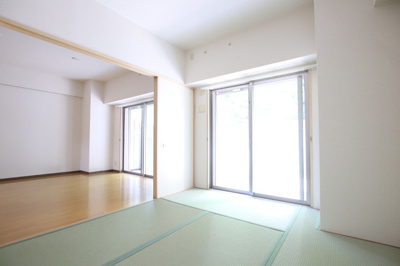 南東向きの和室５．５帖☆