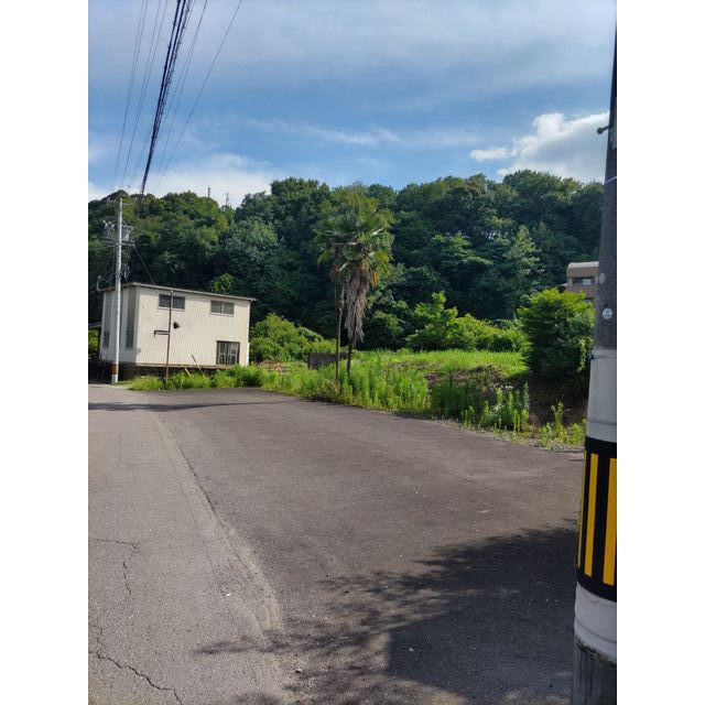 美濃市横越の店舗一部の駐車場