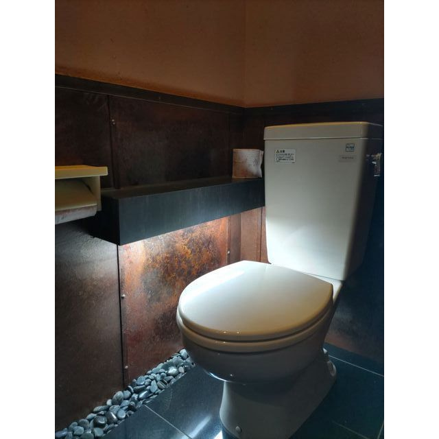 美濃市横越の店舗一部のトイレ