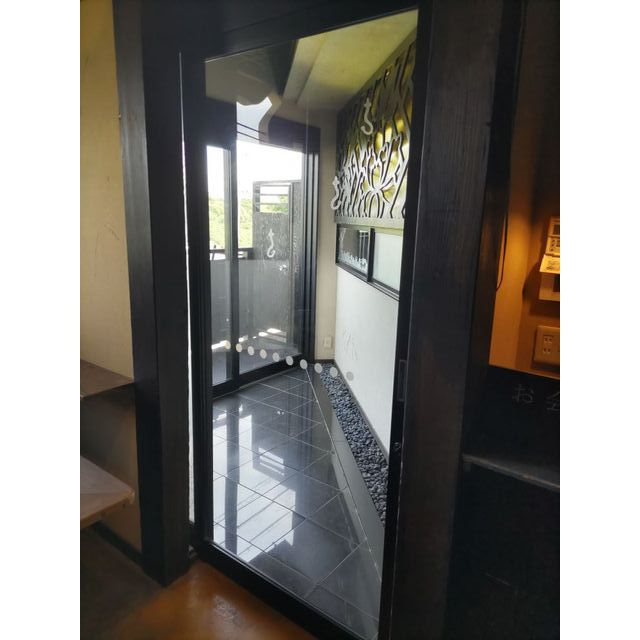 美濃市横越の店舗一部の玄関