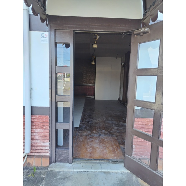 岐阜市福光東３丁目の店舗一部の玄関