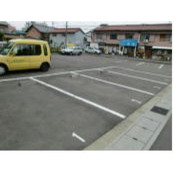岐阜市松原町の駐車場の内装