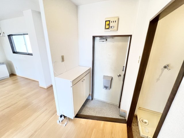 ハイツサンリットの玄関|※別部屋参考写真