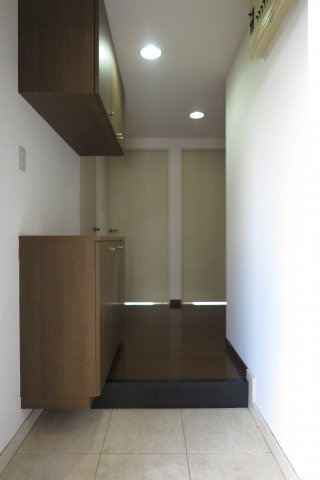 ゼフェロス南堀江の玄関