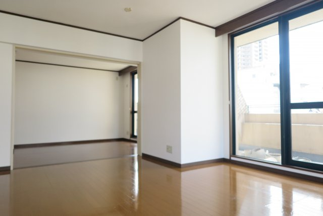 ゼフェロス南堀江の居間・リビング