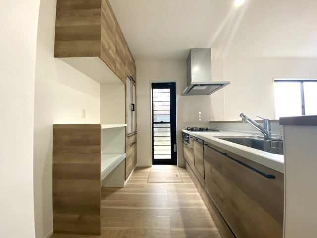 マ・メゾン　佐伯区藤の木二丁目　№95のキッチン|カップボード付きのため、買い足す必要ありません！