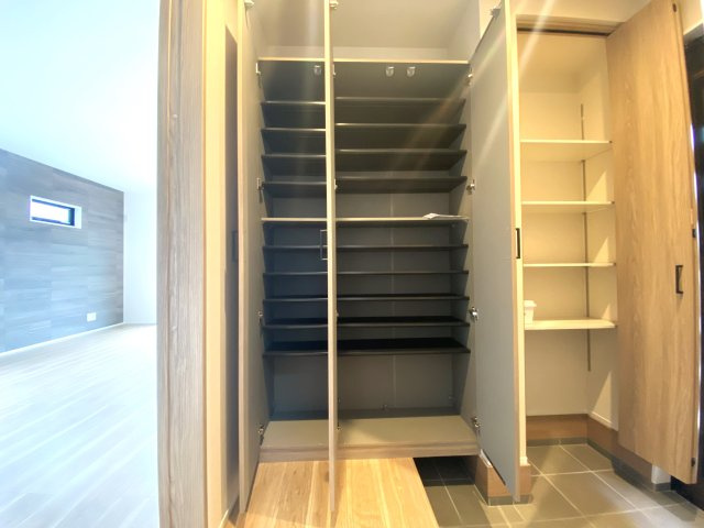 マ・メゾン　佐伯区藤の木二丁目　№95の玄関|ゆとりある広さ