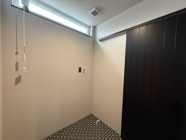 草津市岡本町　天然木デザイン平屋建の脱衣所