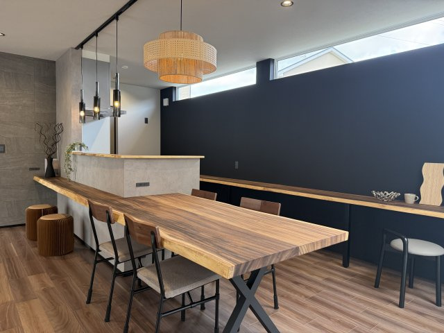 草津市岡本町　天然木デザイン平屋建のダイニング