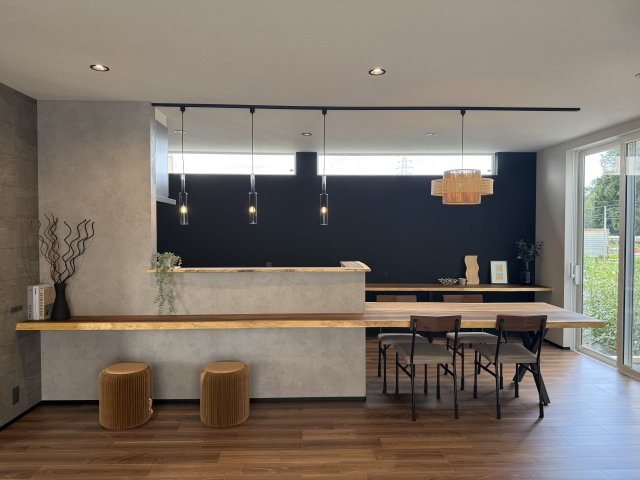 草津市岡本町　天然木デザイン平屋建のダイニング