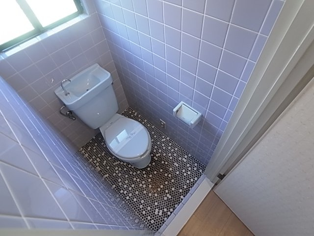 神戸市長田区長田天神町１丁目の賃貸マンションのトイレ