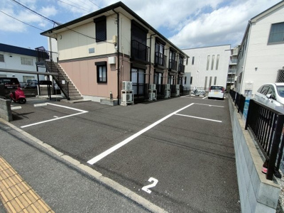 【駐車場】 | サンヴィラージュ | 車をお持ちの方に嬉しい駐車場付きの物件です