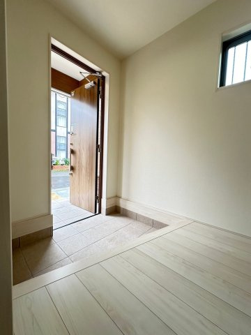 高槻市日向町戸建の玄関