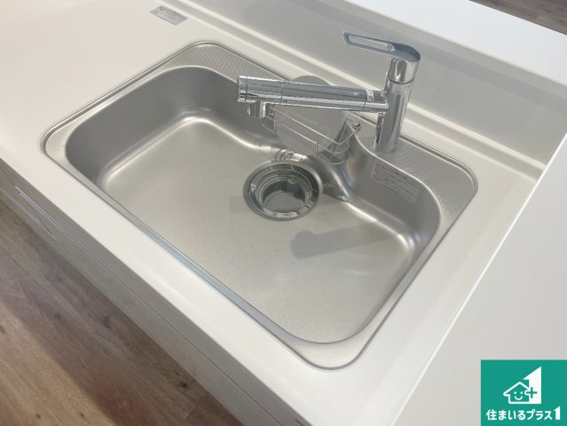 神戸市長田区上池田　未入居の設備|蛇口の先端に浄水器を内蔵しています！原水と浄水、お湯と冷水、シャワーの切替えがワンタッチなので用途によって使い分けられます。