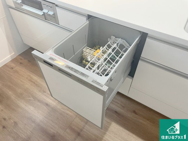 神戸市長田区上池田　未入居の設備|食事後の一仕事、食器洗いをボタン一つでお任せできちゃいます！場所を取らないビルトイン式なので、お料理スペースもしっかり確保！