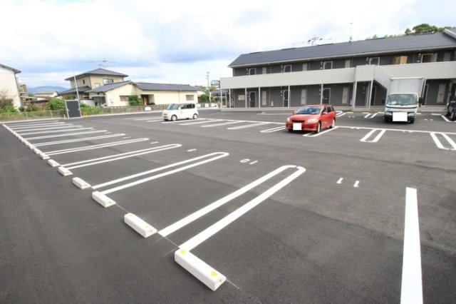 ベル・レーブ/ルーチェ・チアラ　ルーチェ・チアラの駐車場