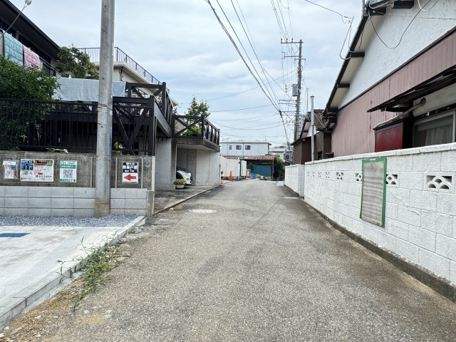 鎌ヶ谷市道野辺中央１丁目新築戸建（道野辺中央３期）の前面道路含む現地写真|南側前面道路