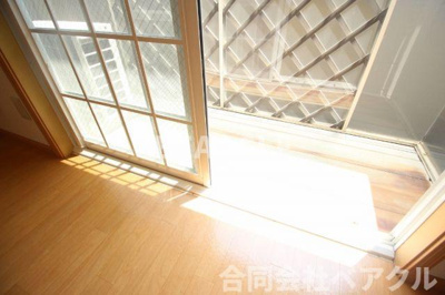 【バルコニー】 | ジュワイユゆうき | 開放的で明るい空間を演出してくれるバルコニーです