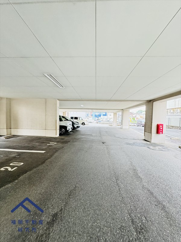 ホルトハイム城南の駐車場