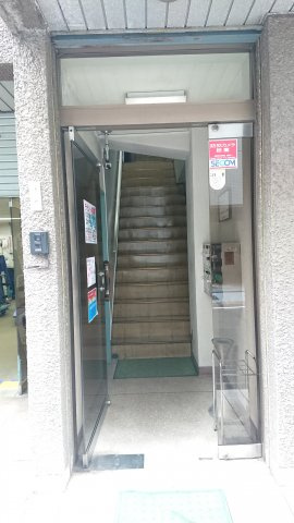 光輪ビルのエントランス