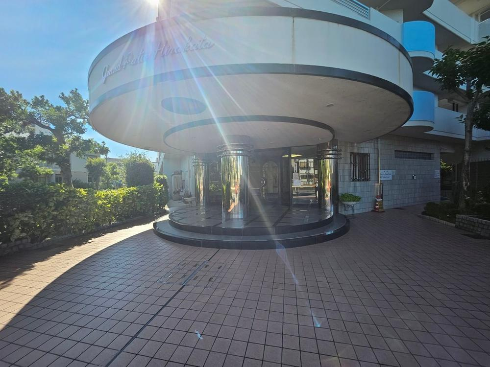 グランパティオ枚方のエントランス|エントランス■物件内覧・資金計画相談・住宅ローン相談、リフォーム相談、お問合せ受付中■
※当日・翌日のご内覧、ご相談はお電話でのお問合せがスムーズです！