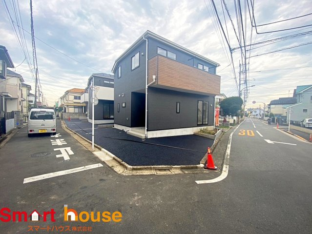 国分寺市並木町　新築3棟の前面道路含む現地写真|お住まいの前面道路が広いと駐車が楽になり、陽当たりも遮られないので明るく居心地の良いお家になります♪