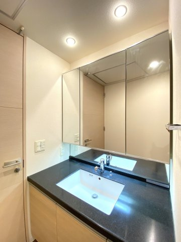 三面鏡タイプの洗面化粧台