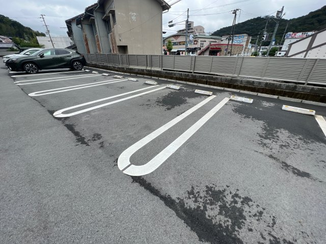 オカバ姫路青山シャーメゾン A棟の駐車場
