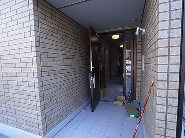 神戸市兵庫区中道通９丁目のアパートのエントランス
