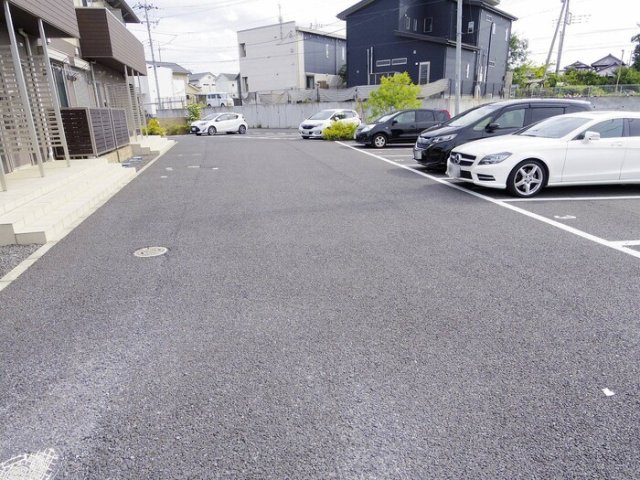 グリーンヴィレッジの駐車場