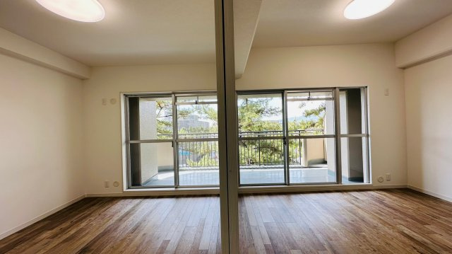 パラツィーナセシリア仁川弐番館の居間・リビング|リビングダイニング