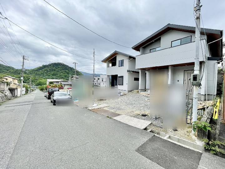 北六甲台4丁目の前面道路含む現地写真