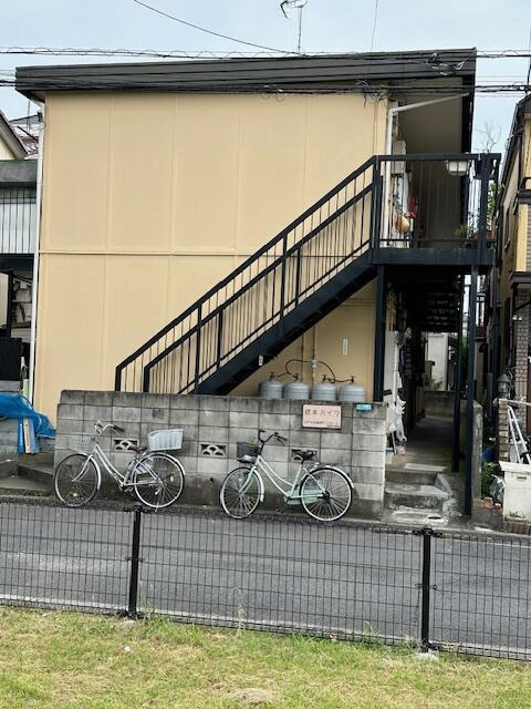 根本ハイツのエントランス