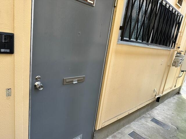 根本ハイツの玄関