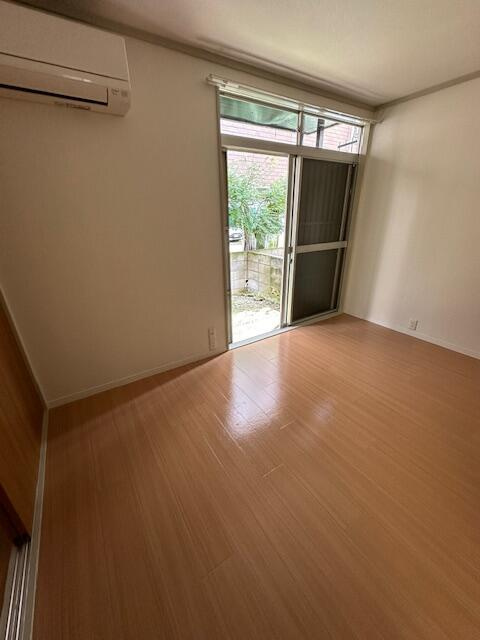 根本ハイツの居間・リビング