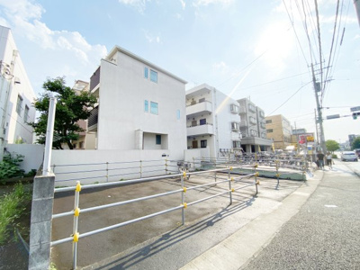 【前面道路含む現地写真】