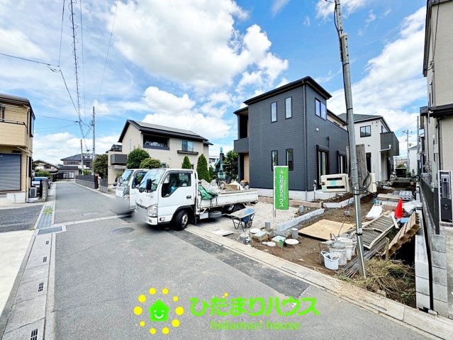 白岡市白岡５　新築戸建　ハートフルタウン02の前面道路含む現地写真