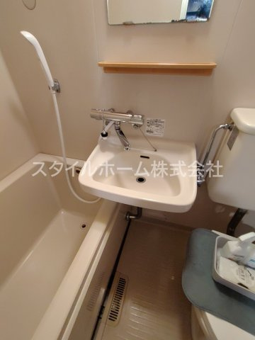 フォーブル山田の洗面所|別部屋写真です。