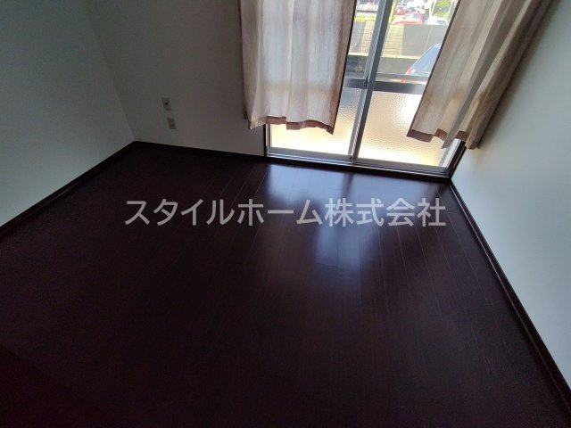 フォーブル山田の居間・リビング|別部屋写真です。