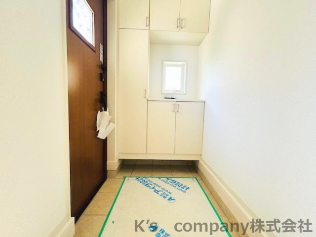 ◎茅ヶ崎市今宿　築未入居戸建　4号棟の玄関|家族の靴もたっぷり収納可能なシューズボックス♪