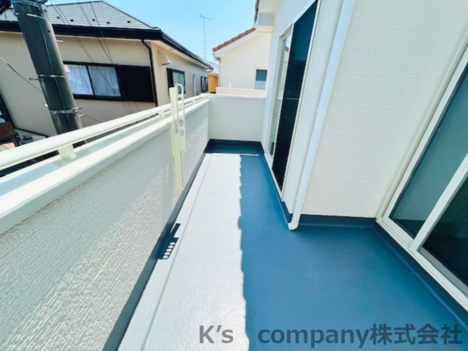 ◎茅ヶ崎市今宿　築未入居戸建　4号棟のバルコニー|ゆとりあるバルコニーには、たくさんの洗濯物を干すことが可能です♪