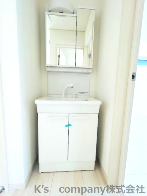 ◎茅ヶ崎市今宿　築未入居戸建　4号棟の独立洗面台|2階にも嬉しい洗面スペースがございます♪